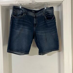Silver Denim Jean Shorts Suki Woman’s Size 18/L 9 Bermuda
